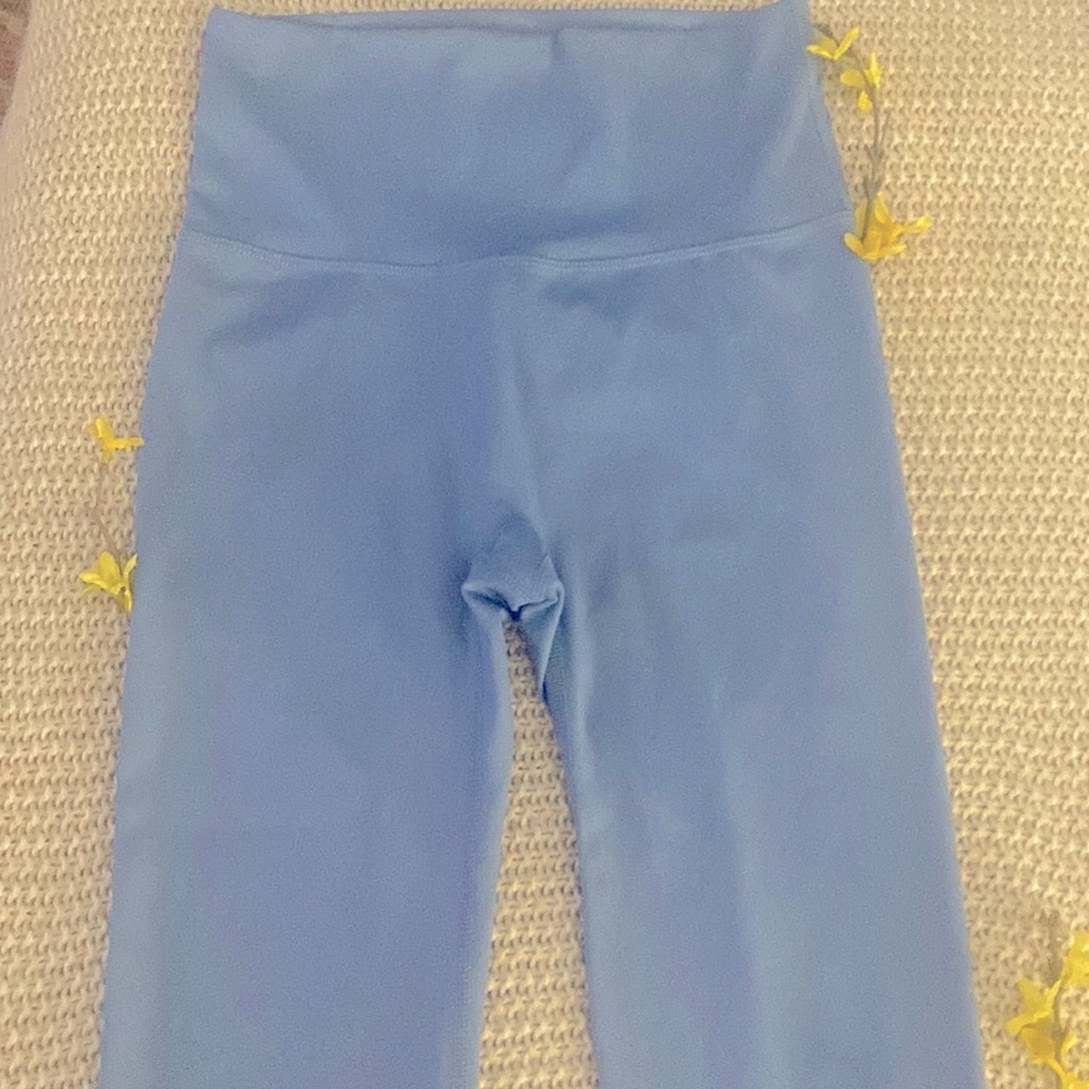 Lululemon High Waisted Size 6 28inch Length Light Blue Lightweight Leggings